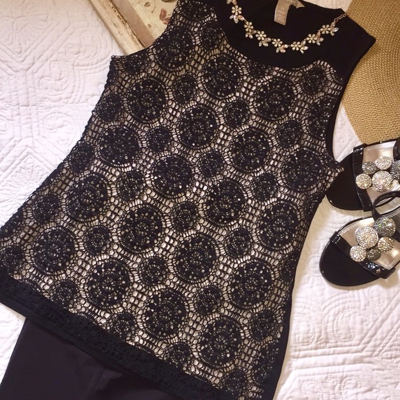 Banana Republuc Tops - Banana Republic black embroidered tank top